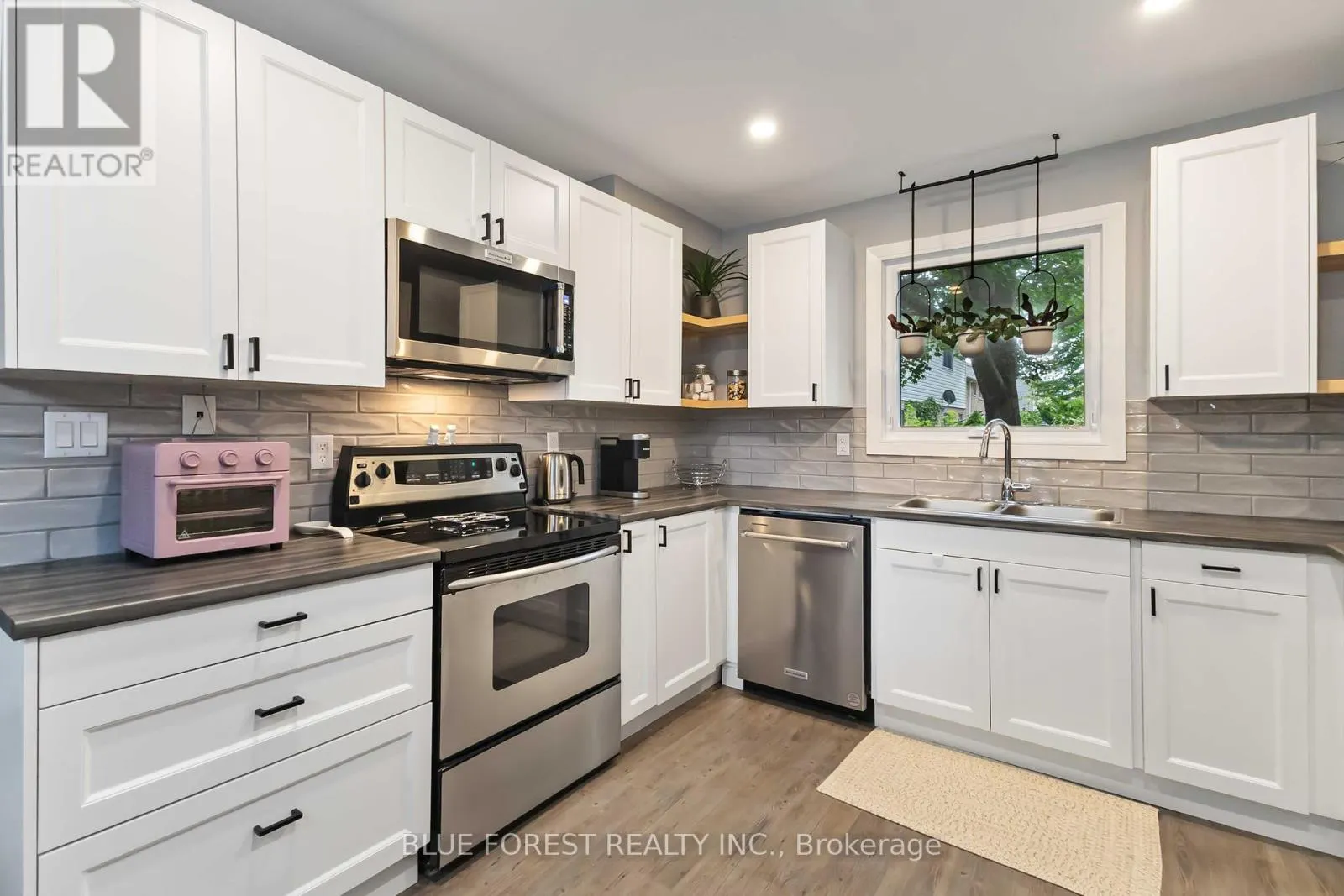 31 - 989 NOTRE DAME DRIVE, #31