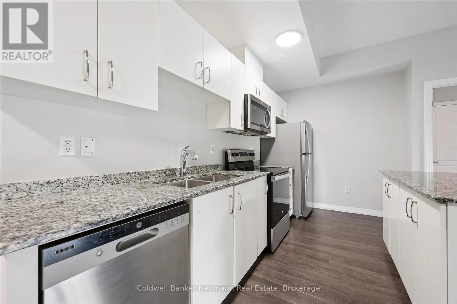 120 - 35 KINGSBURY SQUARE, #120