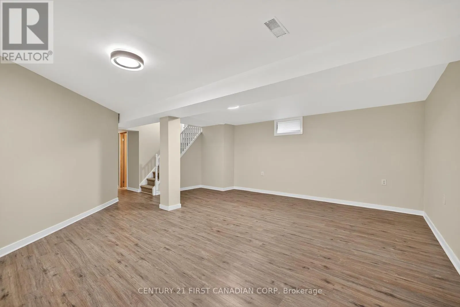 231 PORTSMOUTH CRESCENT E