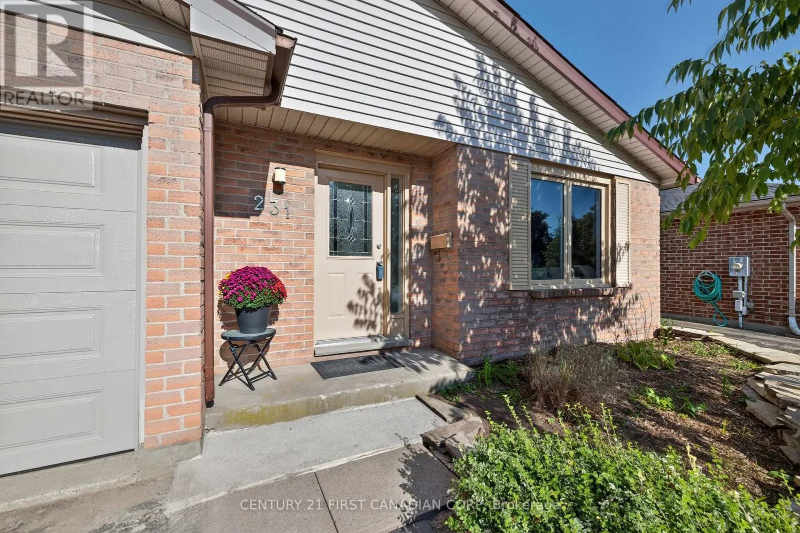 231 PORTSMOUTH CRESCENT E