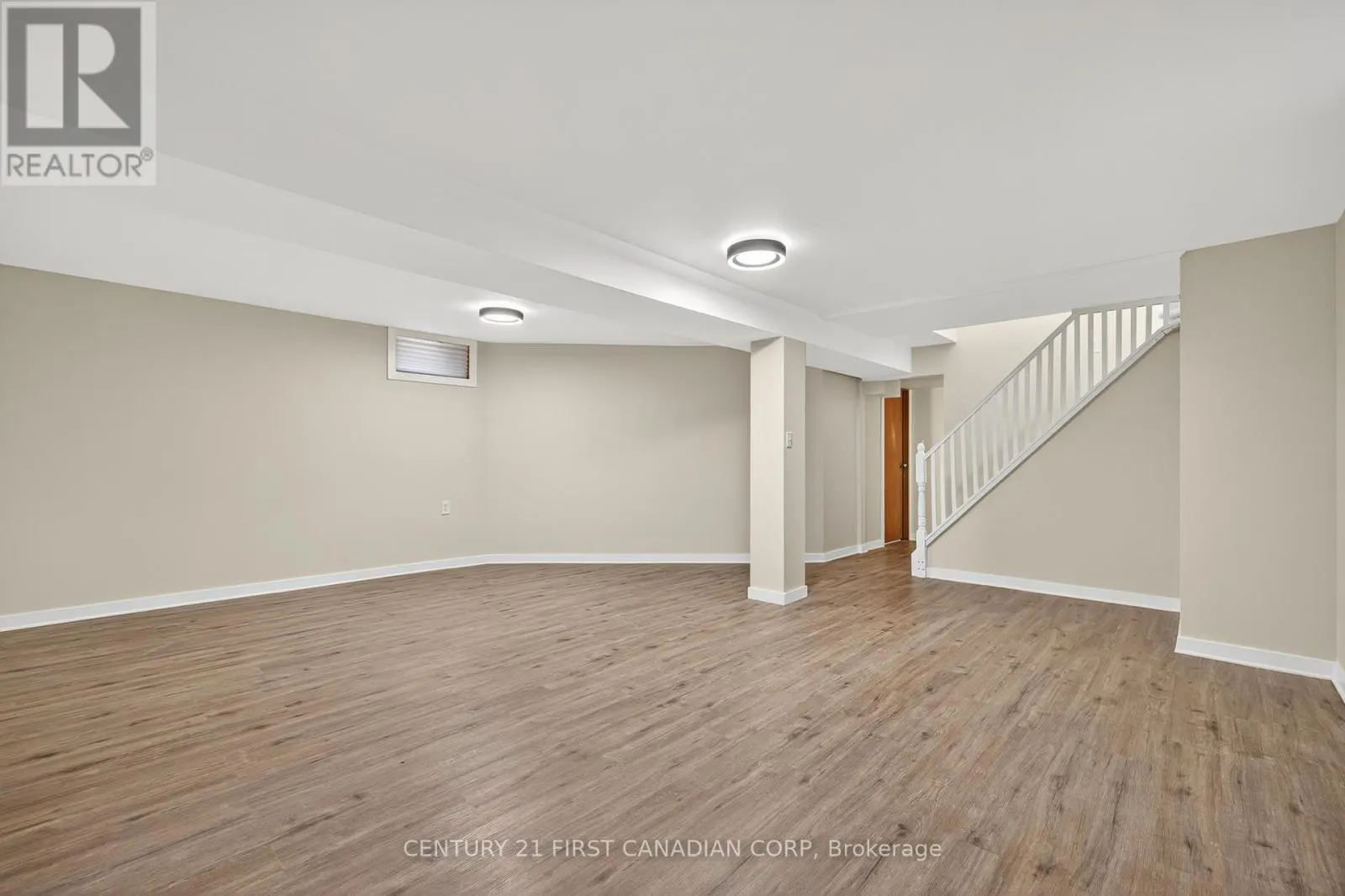 231 PORTSMOUTH CRESCENT E