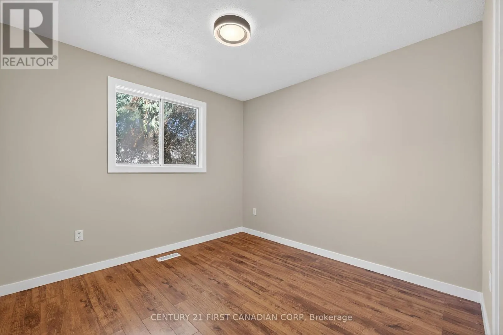 231 PORTSMOUTH CRESCENT E
