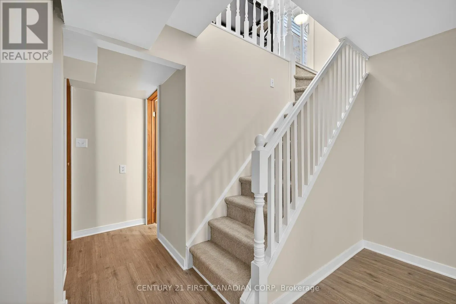 231 PORTSMOUTH CRESCENT E