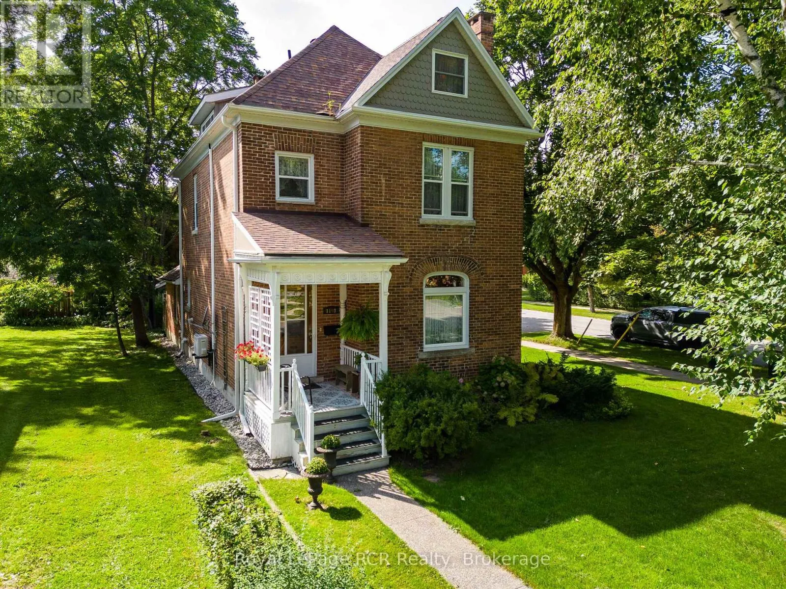 1198 4TH AVENUE W