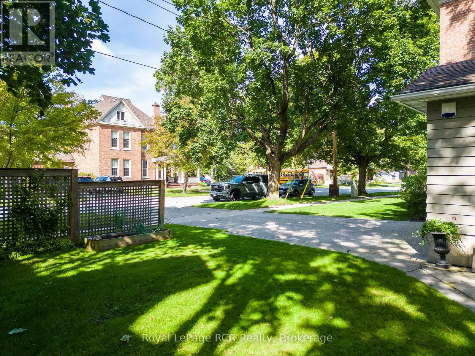 1198 4TH AVENUE W