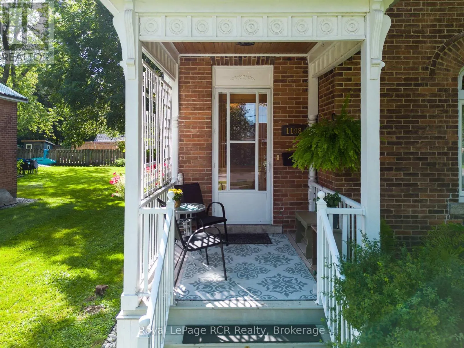 1198 4TH AVENUE W
