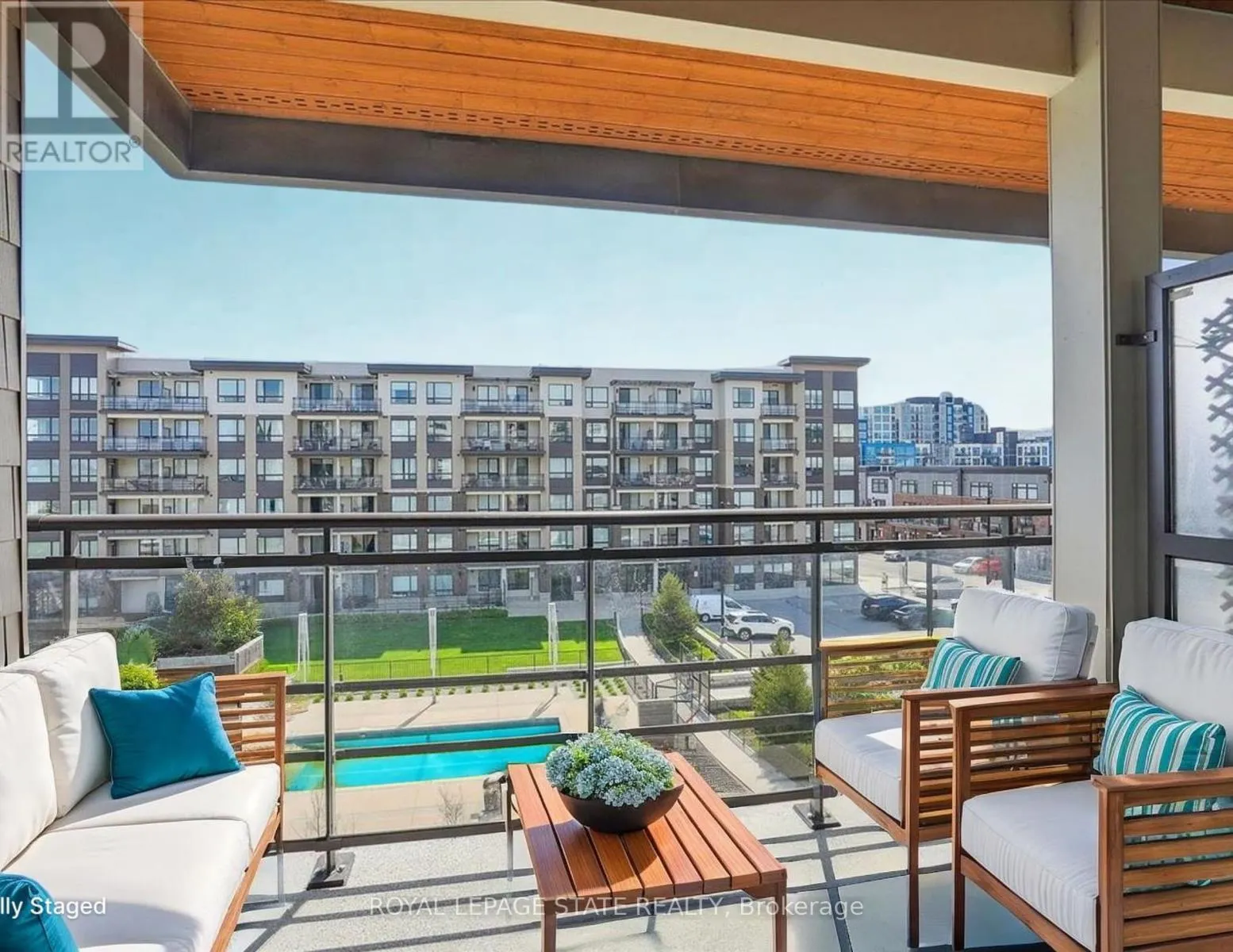 401 - 40 ESPLANADE LANE