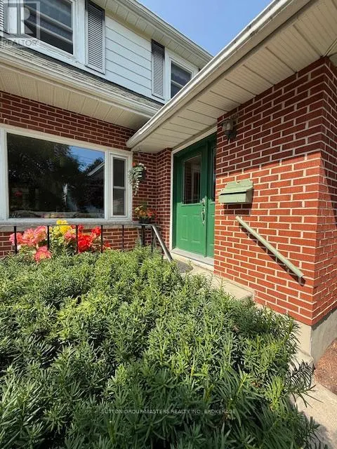284 HELEN STREET