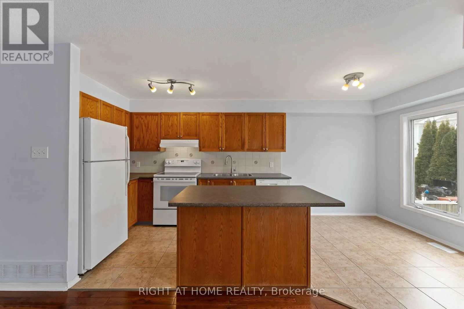 421 HILLSBORO PRIVATE