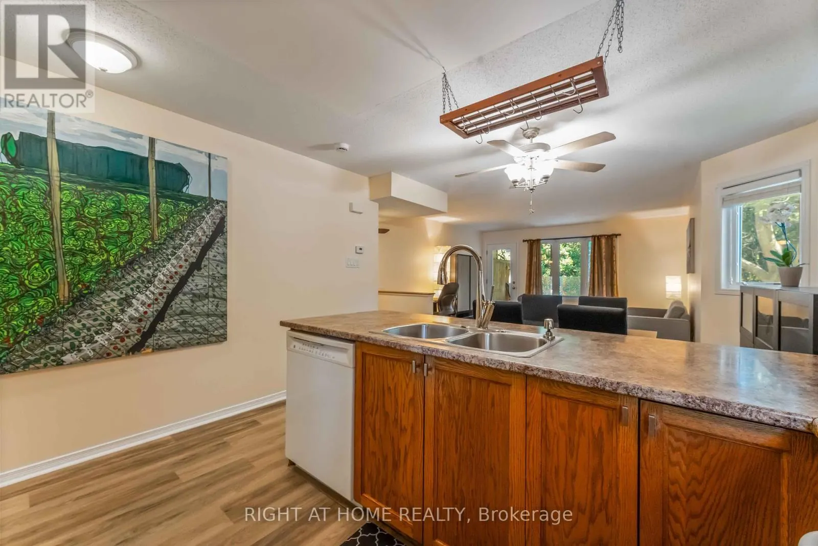 67 STRATHAVEN PRIVATE