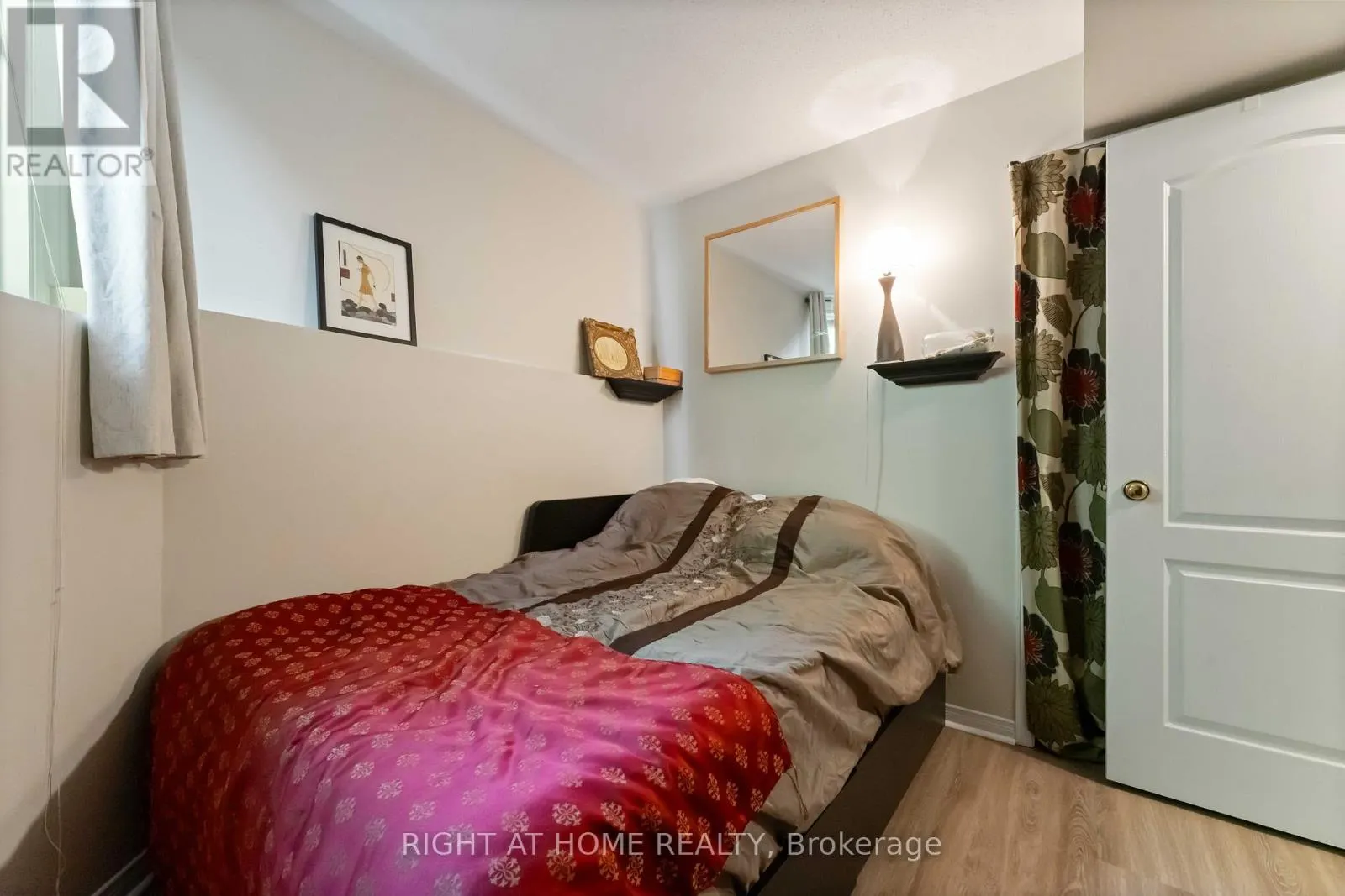67 STRATHAVEN PRIVATE