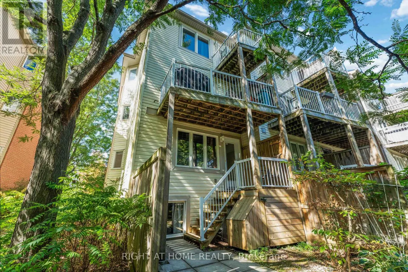 67 STRATHAVEN PRIVATE