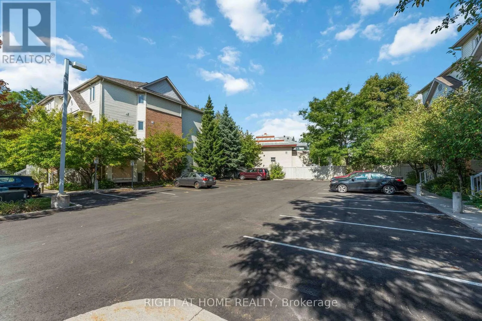 67 STRATHAVEN PRIVATE