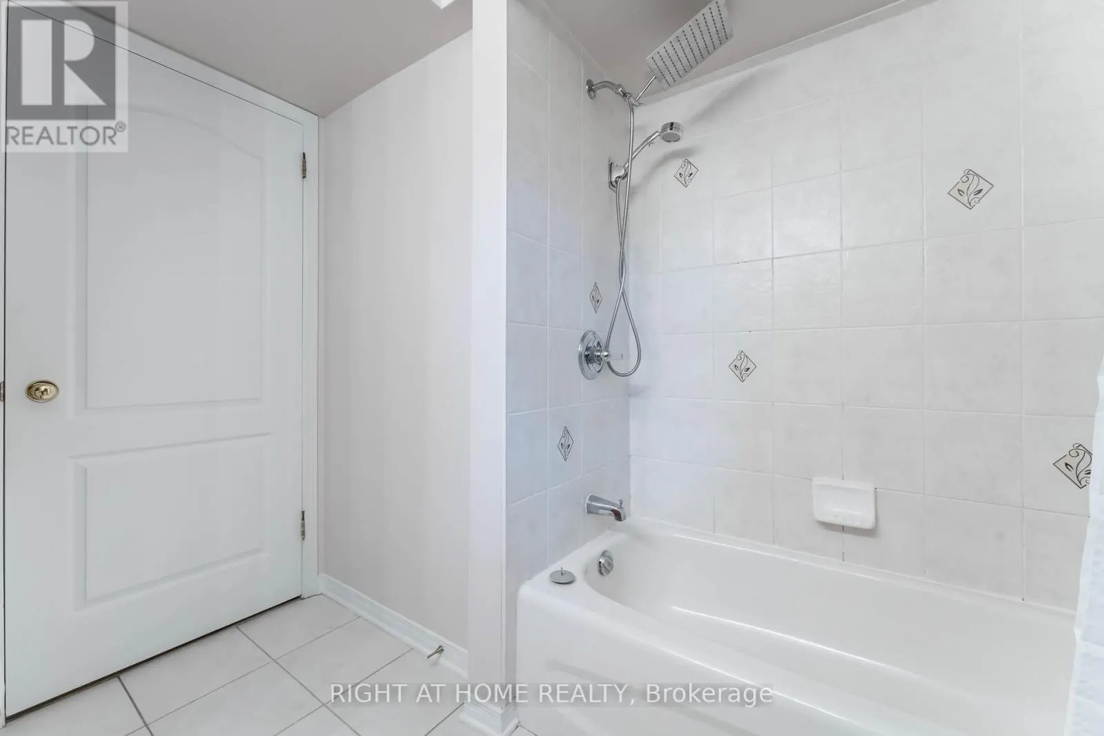 67 STRATHAVEN PRIVATE