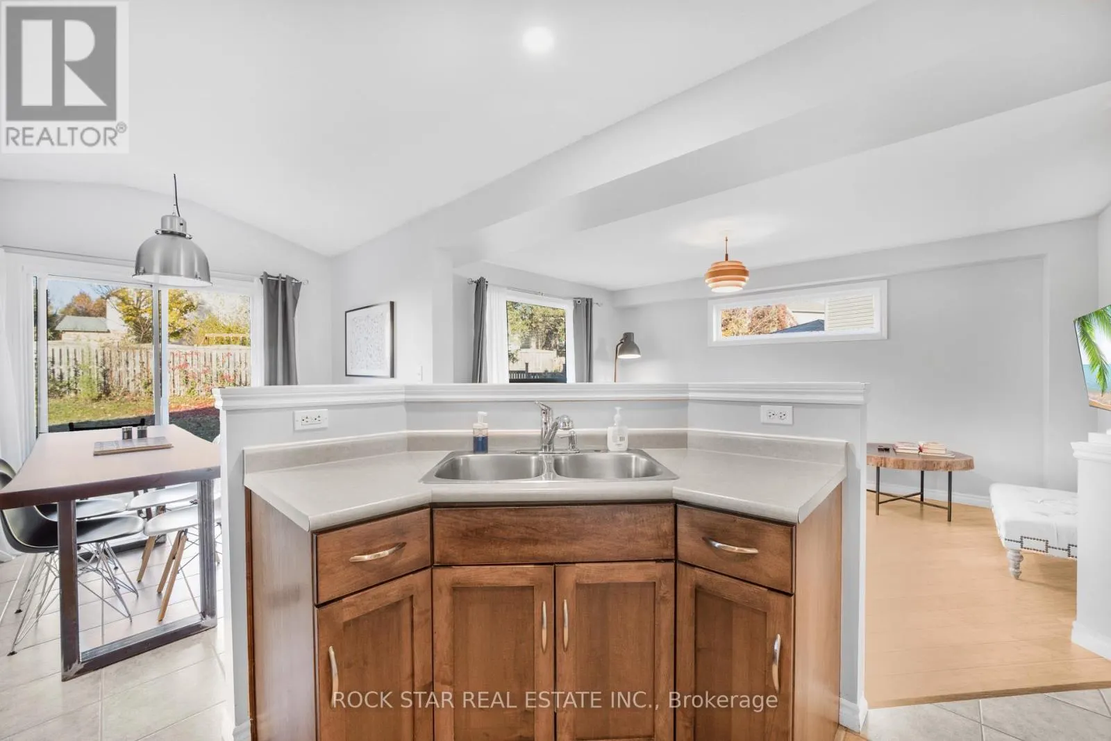 27 TRUESDALE CRESCENT