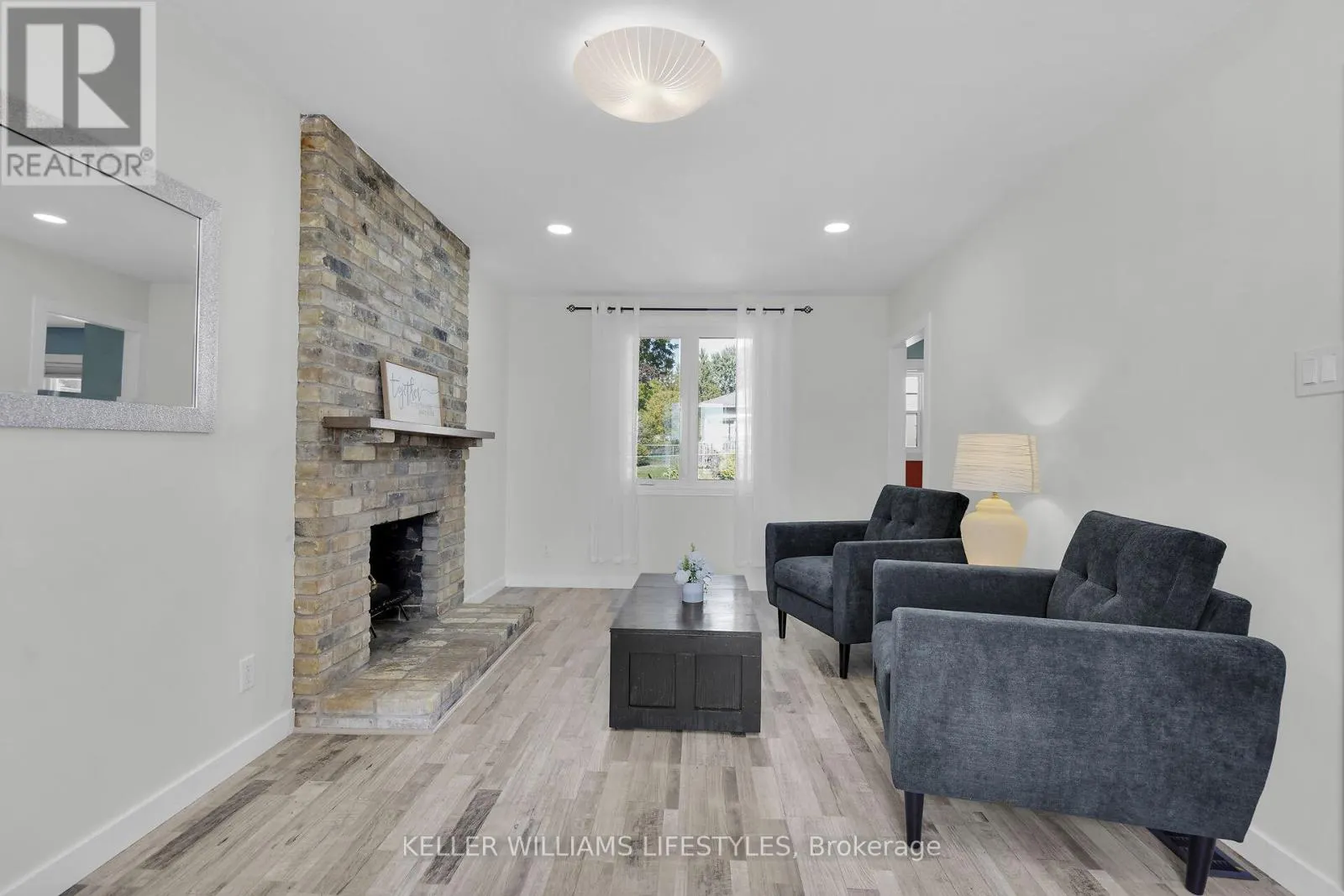 66 LLOYD MANOR CRESCENT