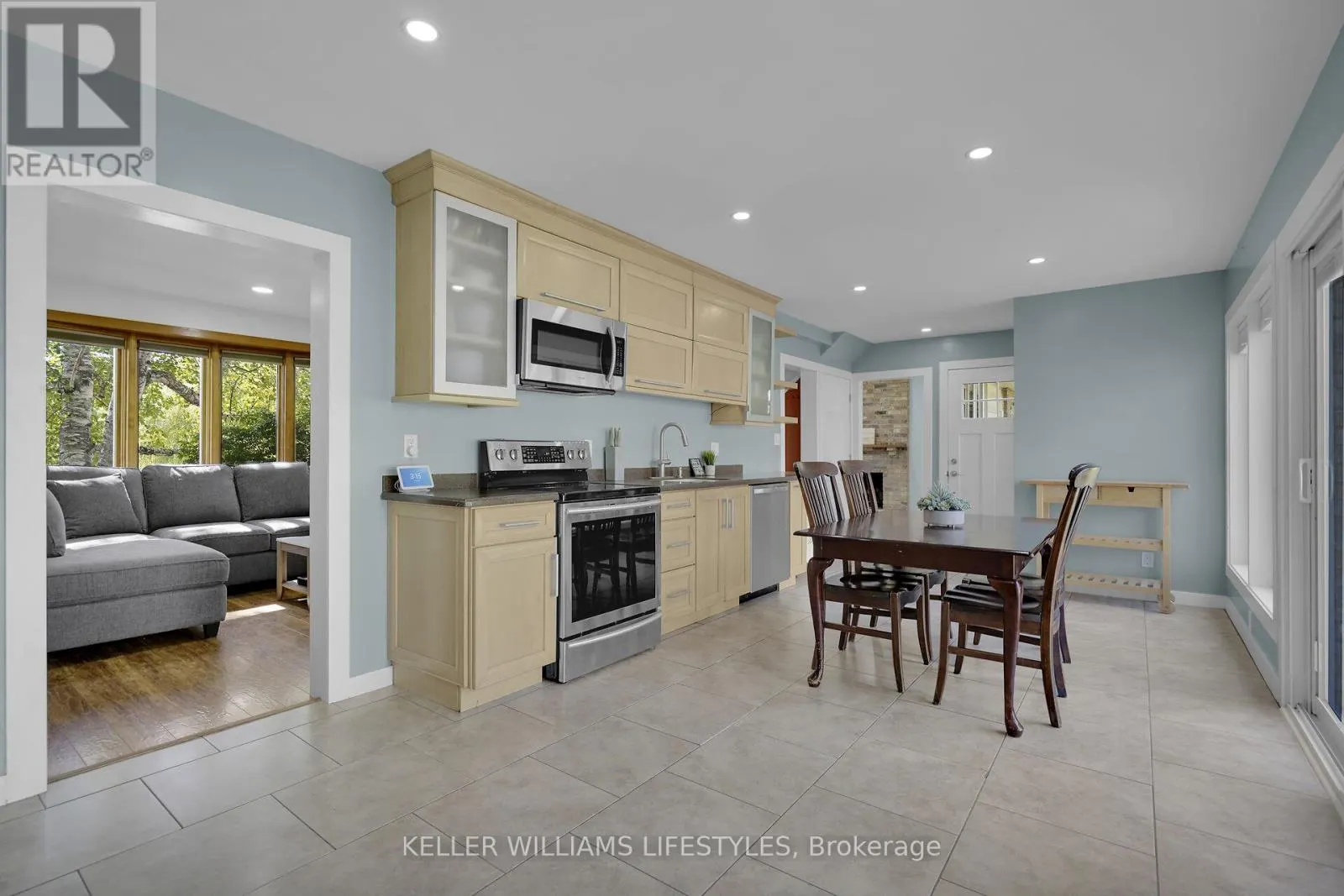 66 LLOYD MANOR CRESCENT
