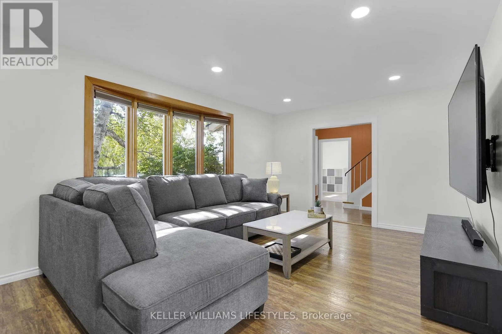 66 LLOYD MANOR CRESCENT