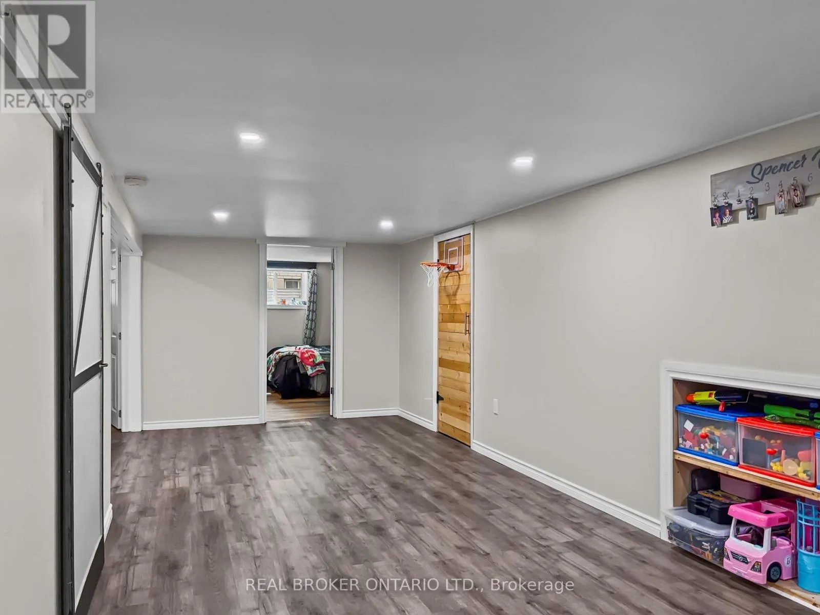 21 RICHARD AVENUE