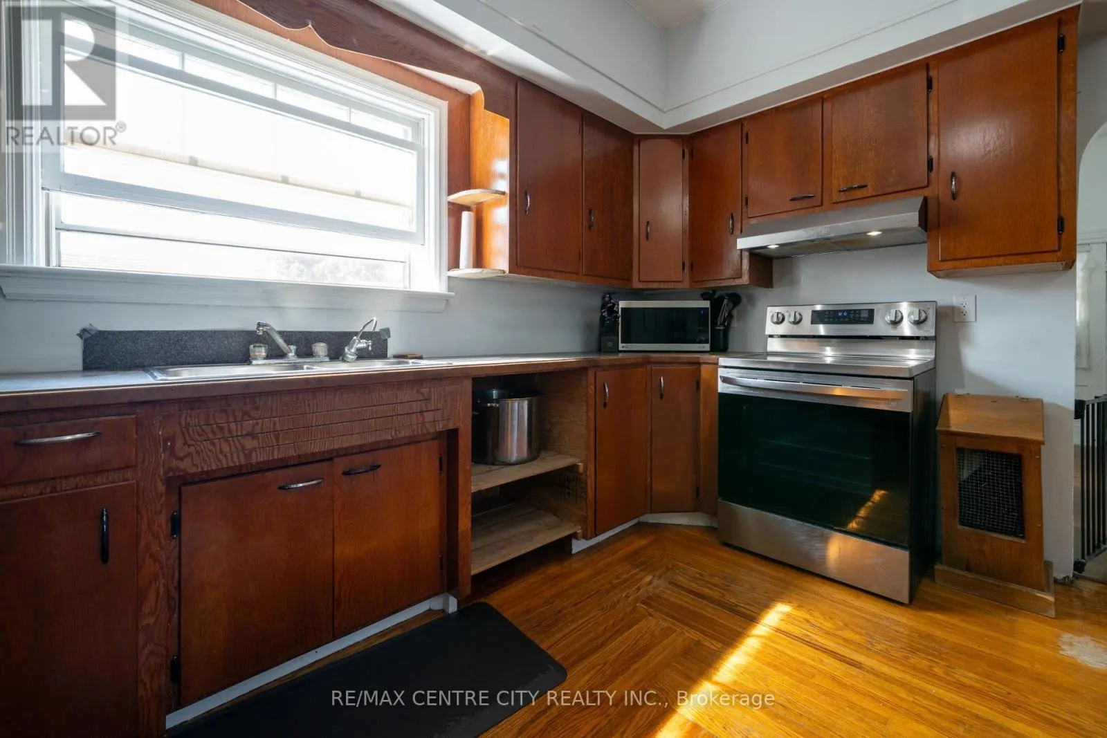 3261 ELGIN STREET
