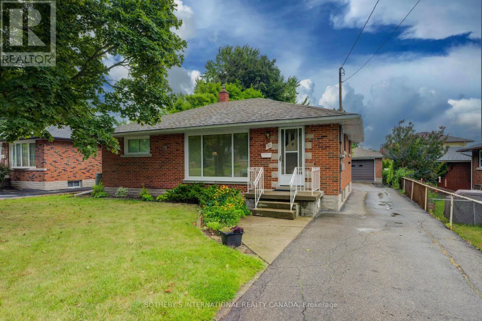 51 OTTAWA CRESCENT W