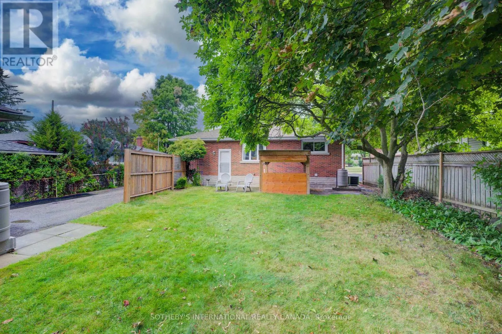 51 OTTAWA CRESCENT W