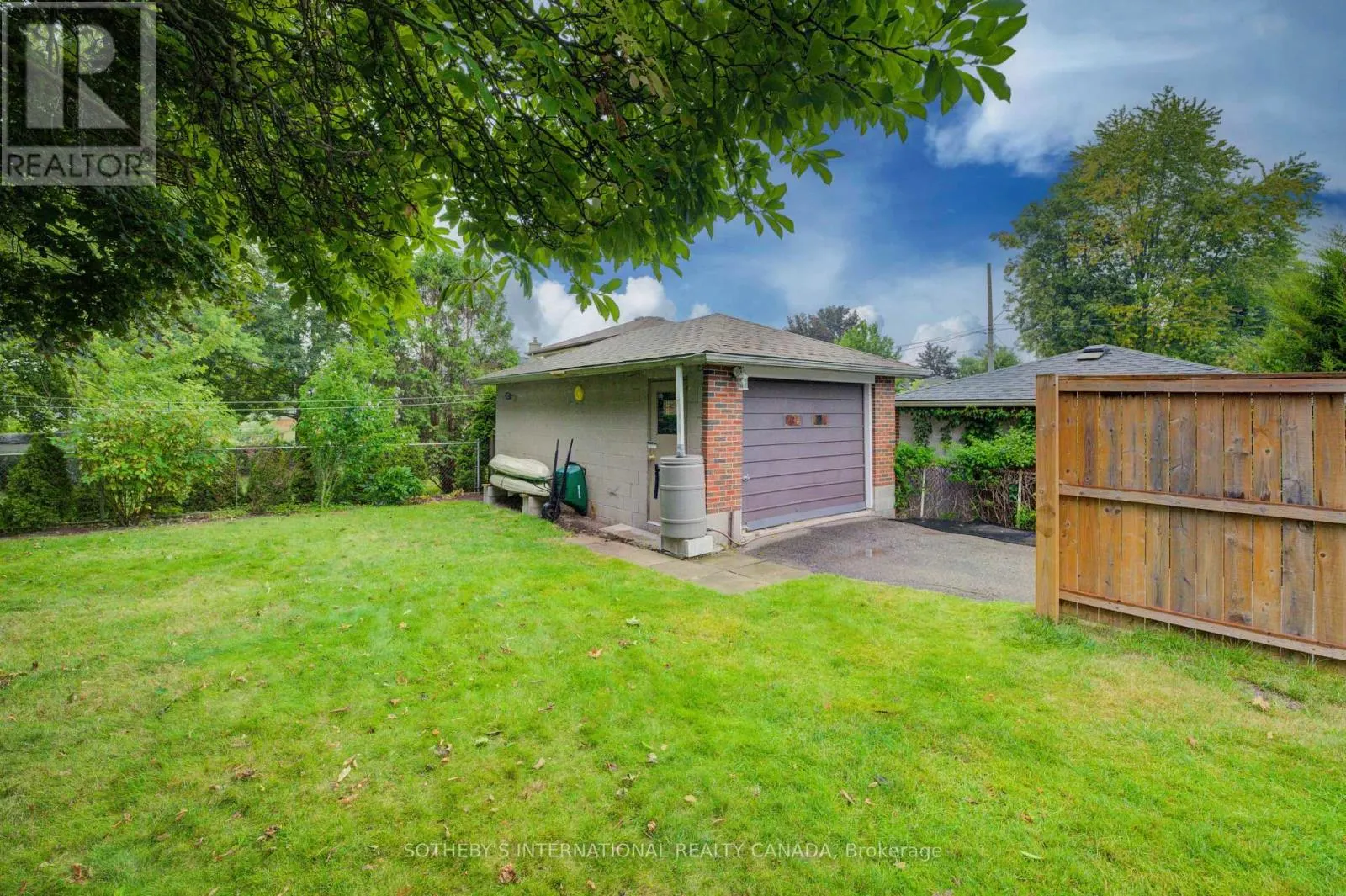 51 OTTAWA CRESCENT W