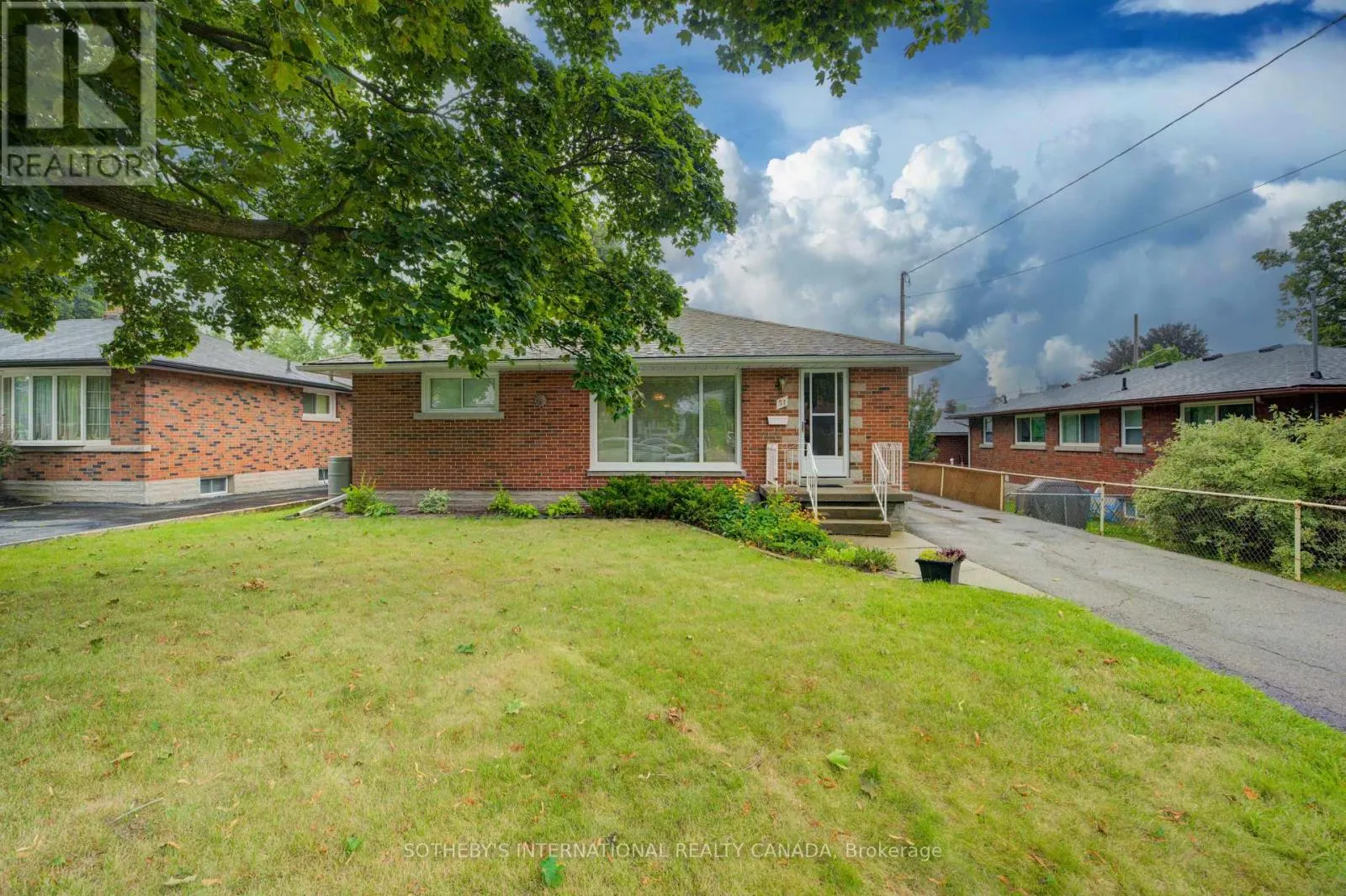 51 OTTAWA CRESCENT W