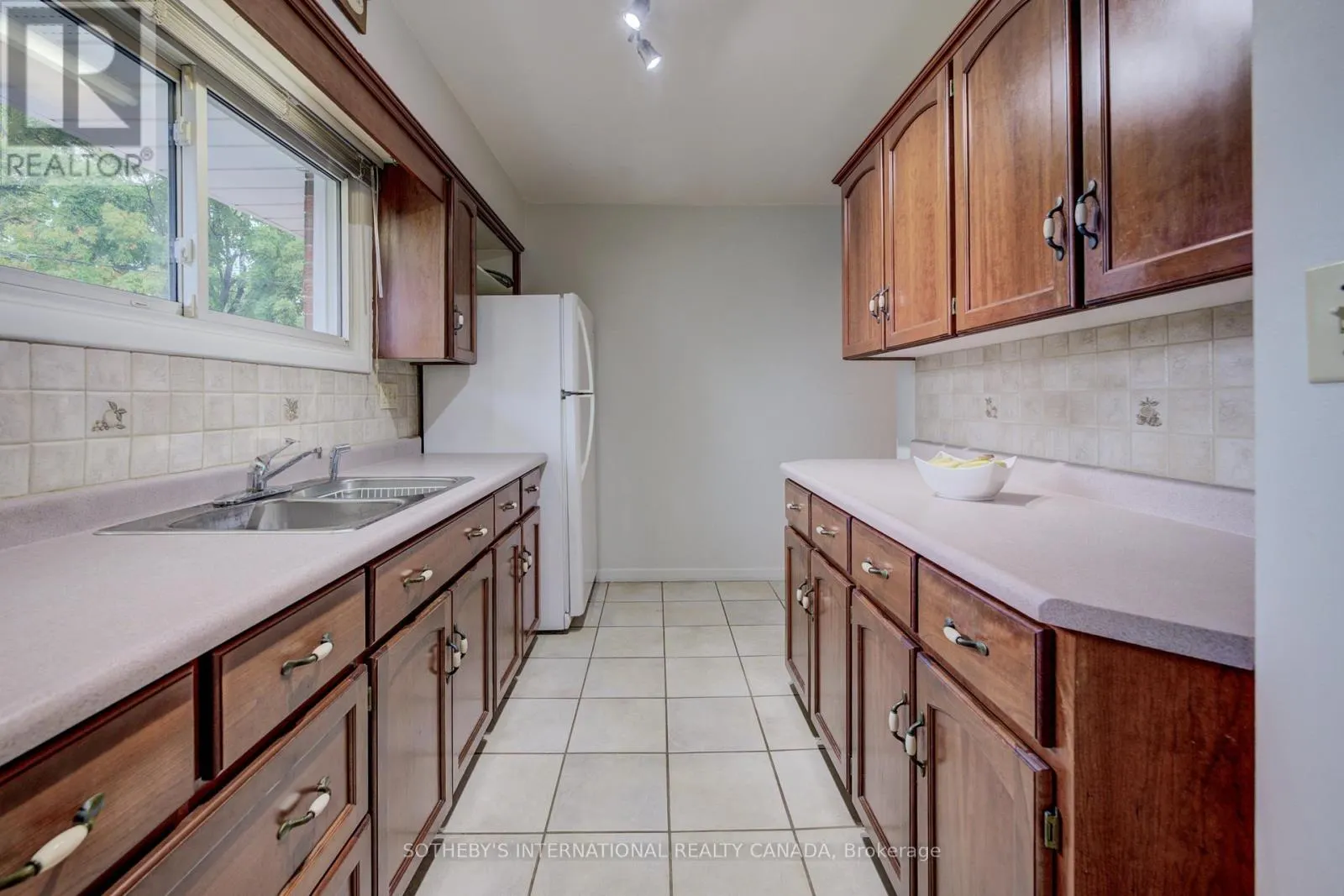 51 OTTAWA CRESCENT W