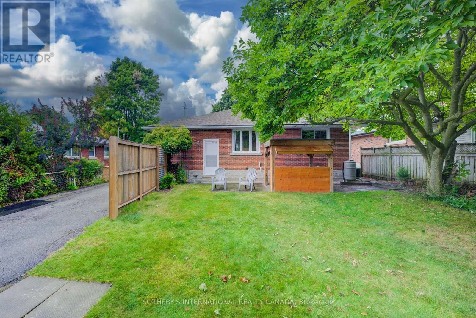 51 OTTAWA CRESCENT W