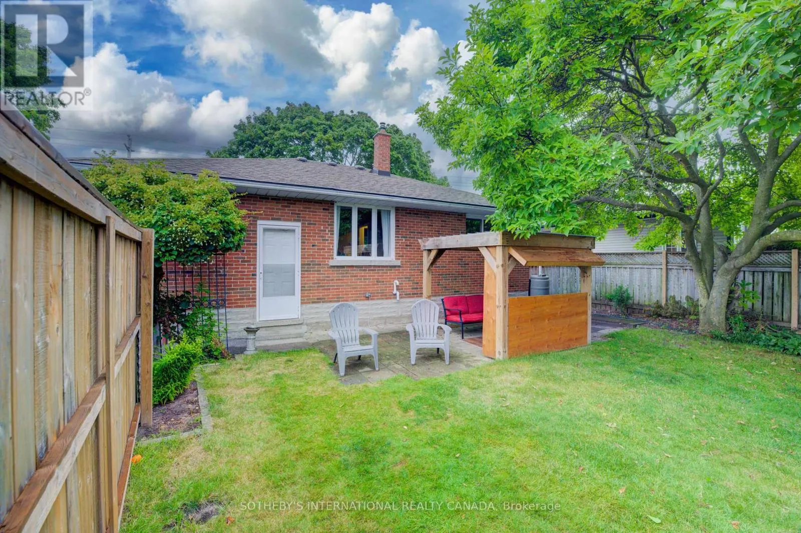 51 OTTAWA CRESCENT W
