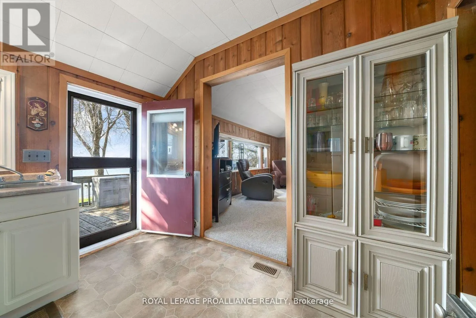 1051 LAKESIDE DRIVE