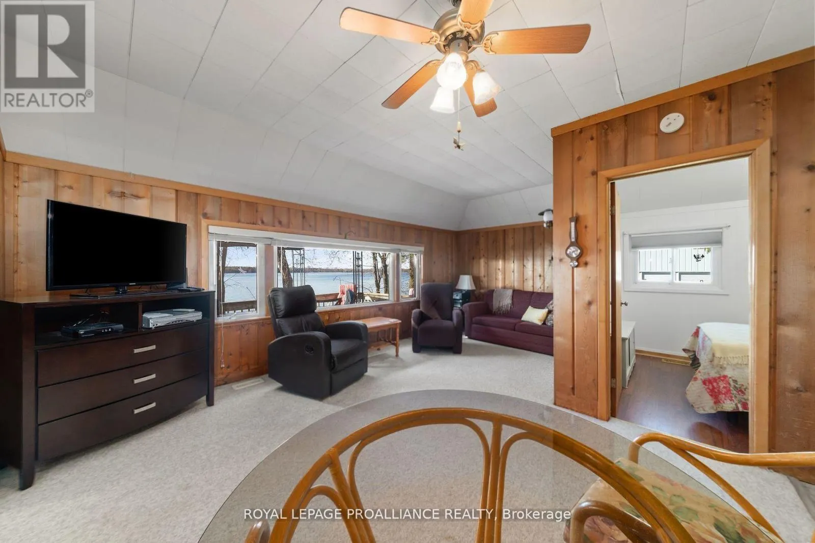 1051 LAKESIDE DRIVE