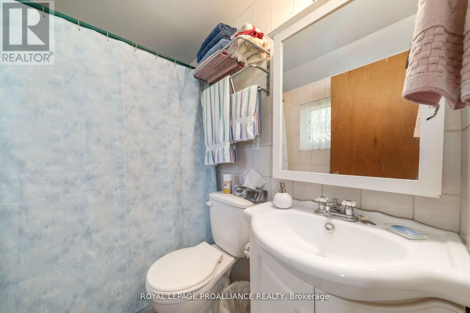 1051 LAKESIDE DRIVE