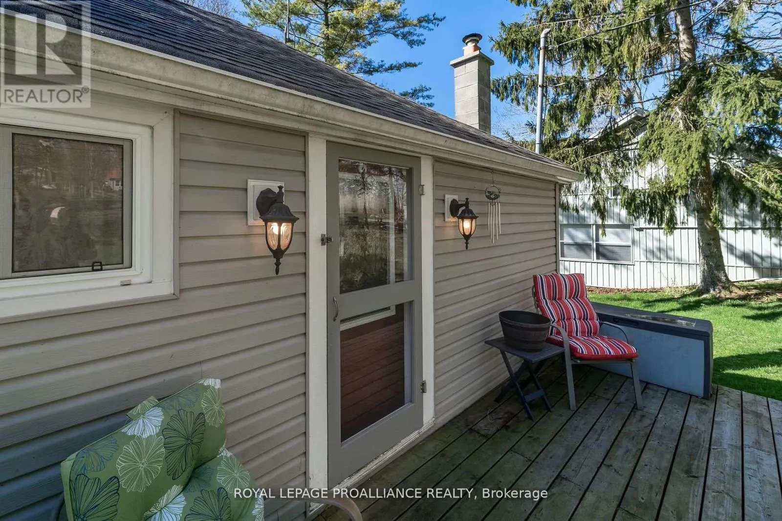 1051 LAKESIDE DRIVE