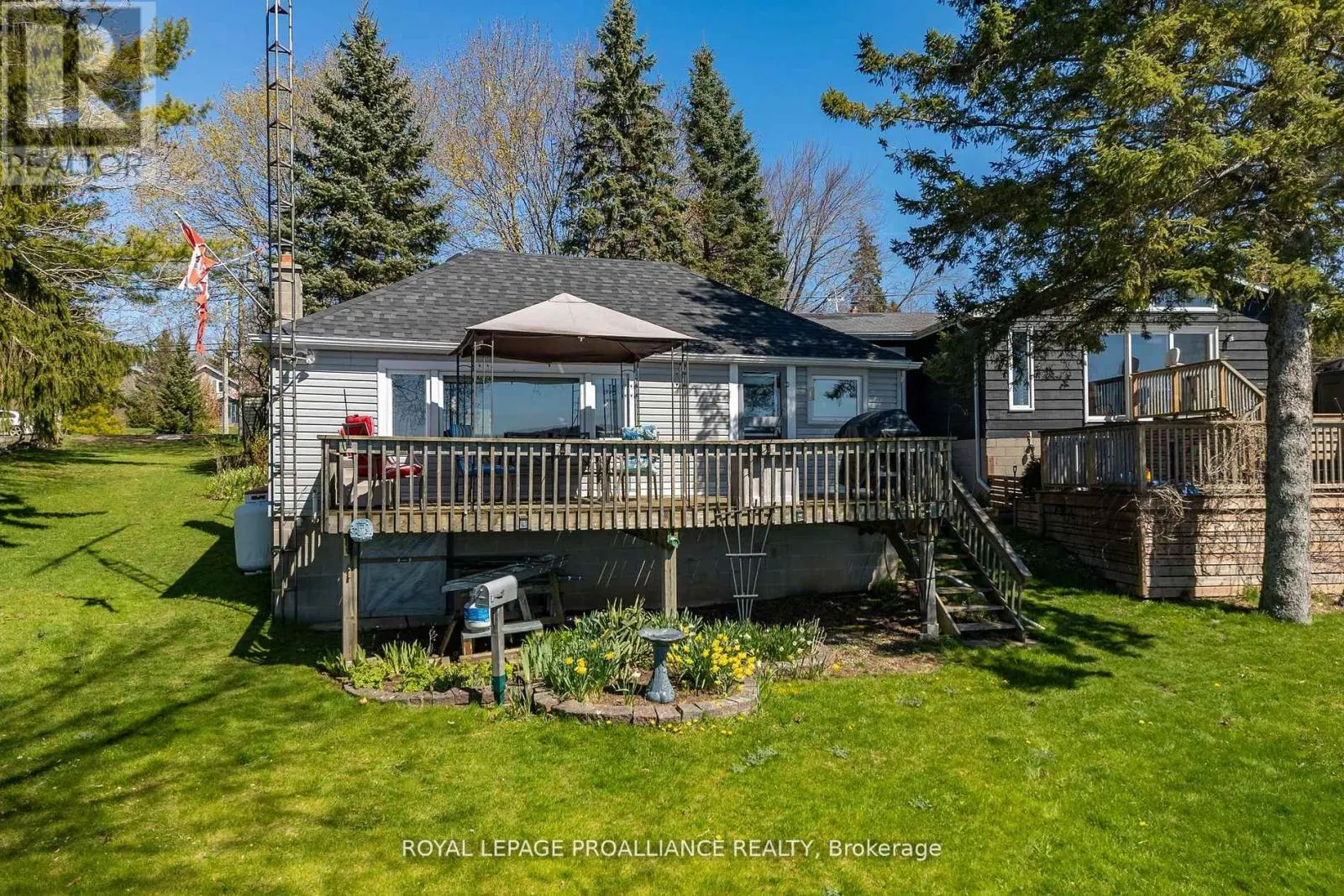 1051 LAKESIDE DRIVE