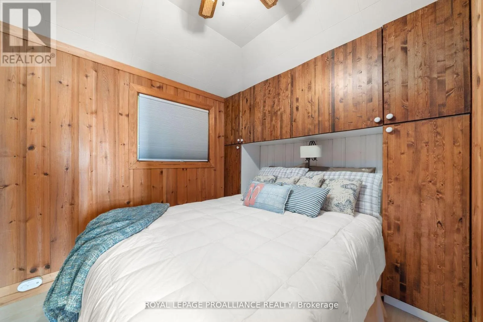 1051 LAKESIDE DRIVE