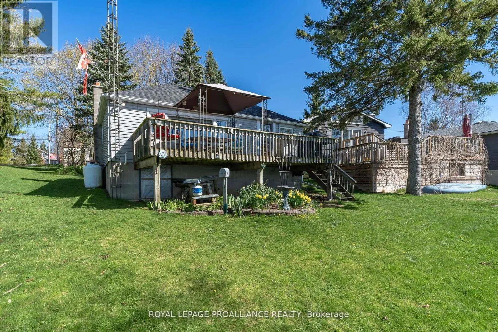 1051 LAKESIDE DRIVE