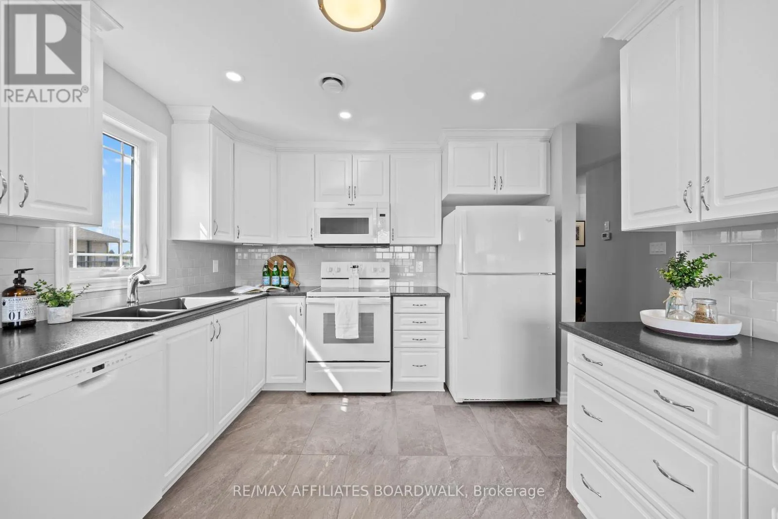 13 - 340 TRIBECA PRIVATE