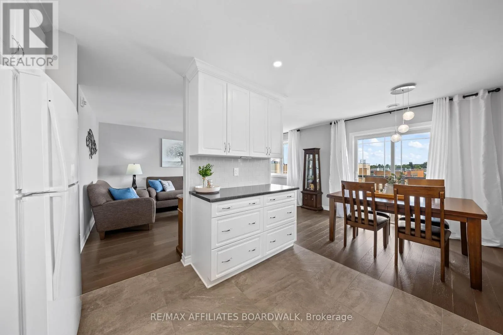 13 - 340 TRIBECA PRIVATE
