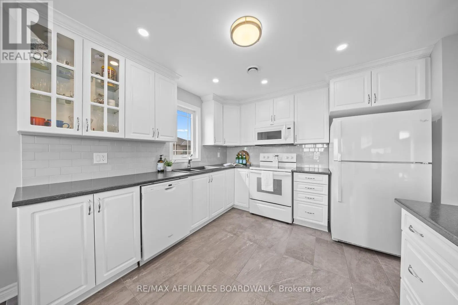 13 - 340 TRIBECA PRIVATE
