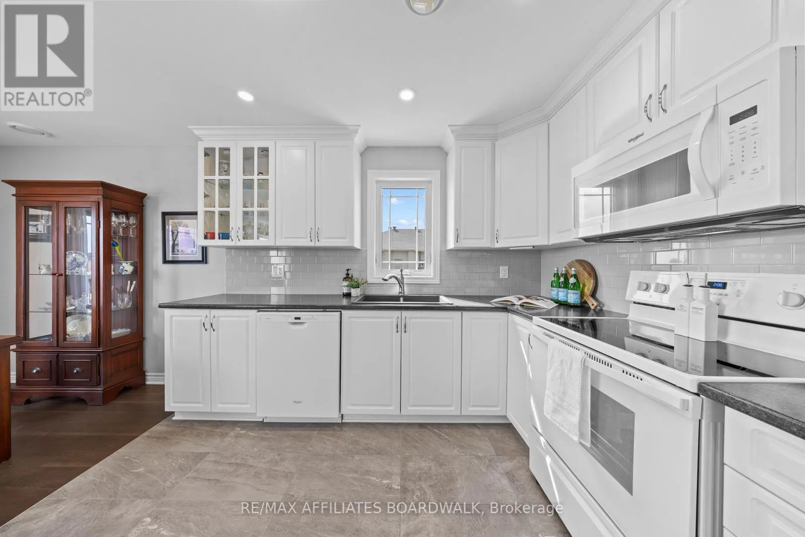13 - 340 TRIBECA PRIVATE