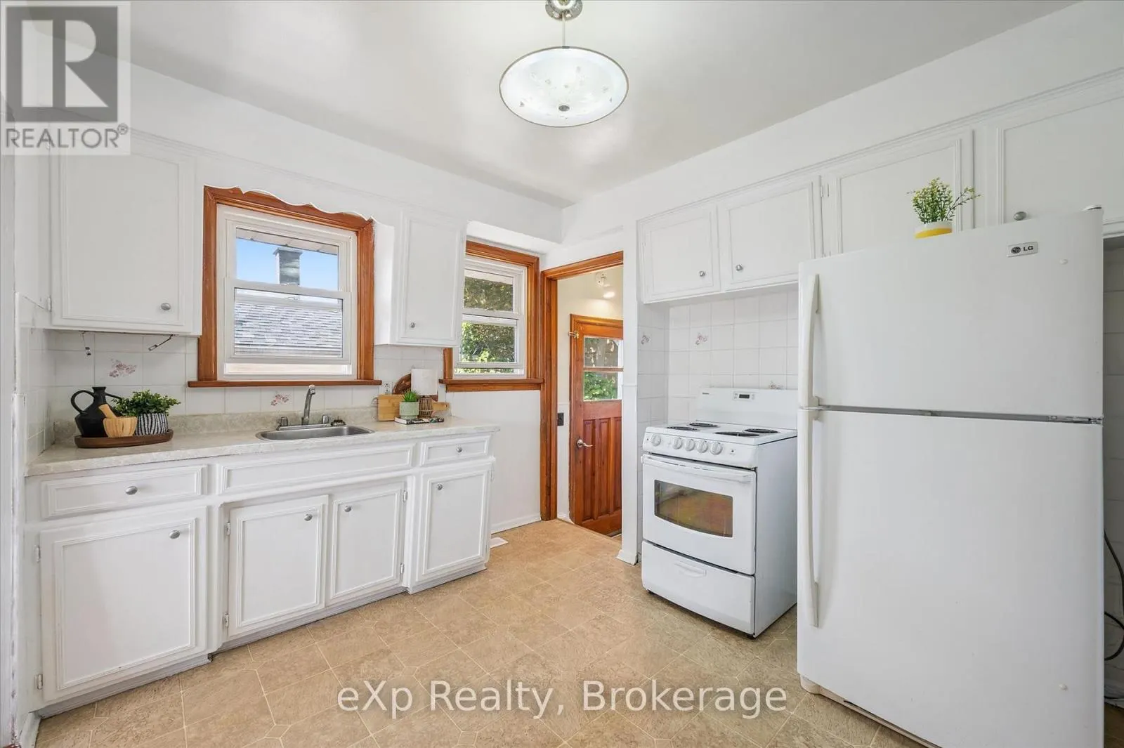 95 OTTAWA CRESCENT