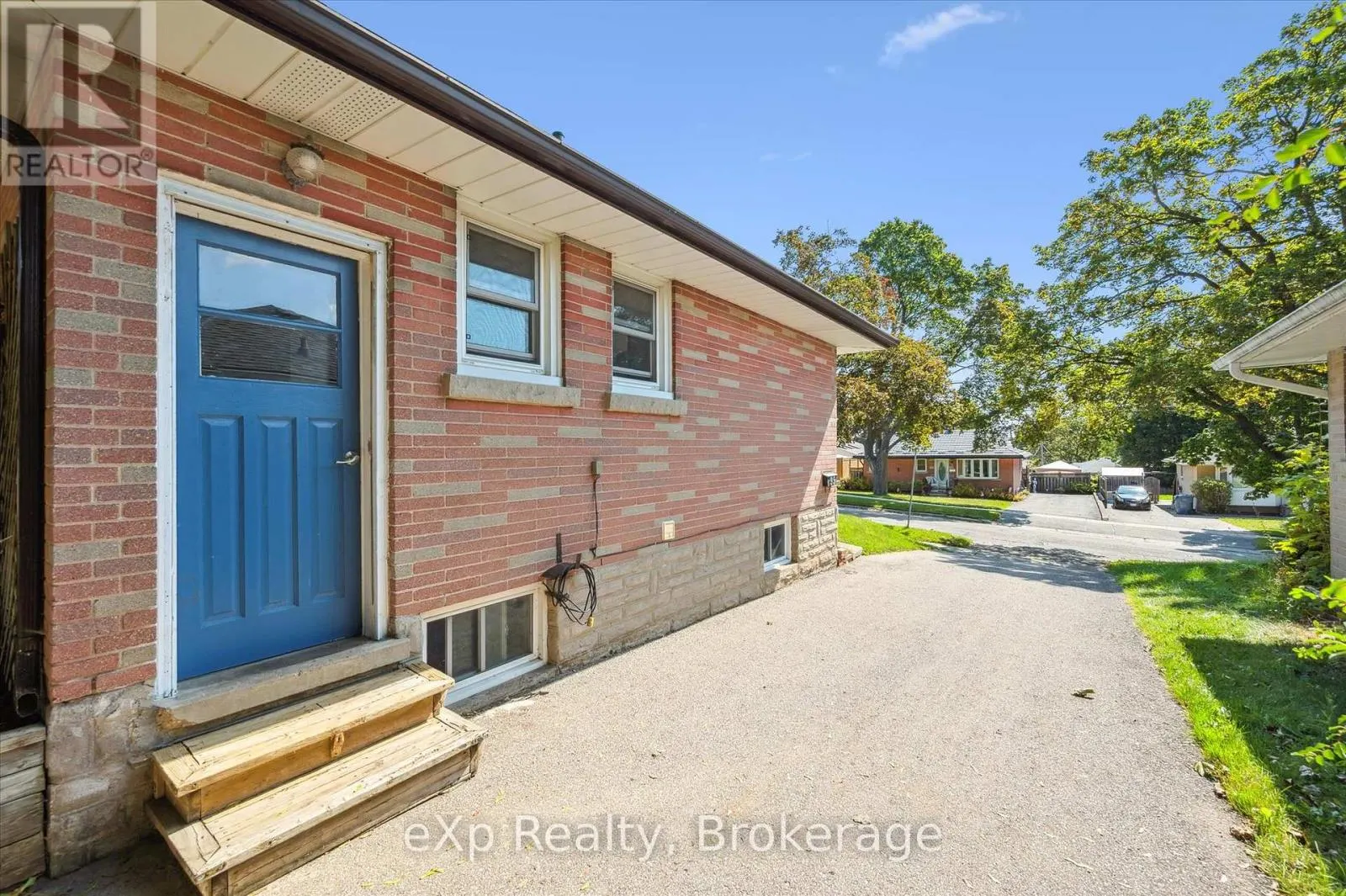 95 OTTAWA CRESCENT