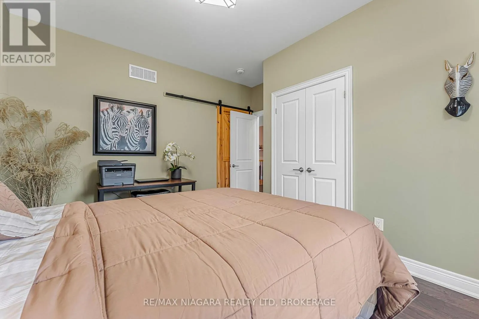 24 PROSPECT POINT ROAD N