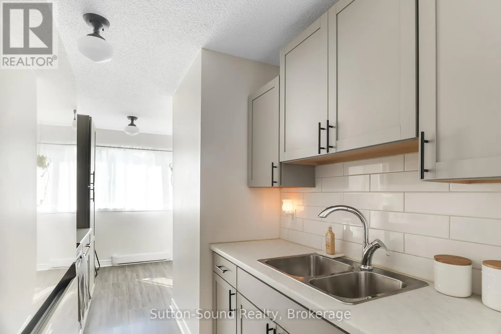 28 - 28 LAMSON CRESCENT N, #28