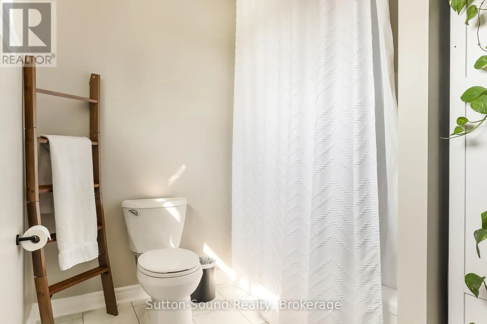 28 - 28 LAMSON CRESCENT N, #28