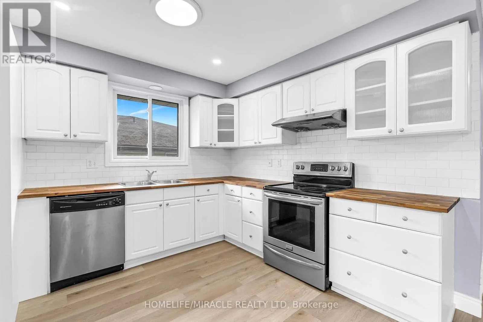 119 NICKOLAS CRESCENT
