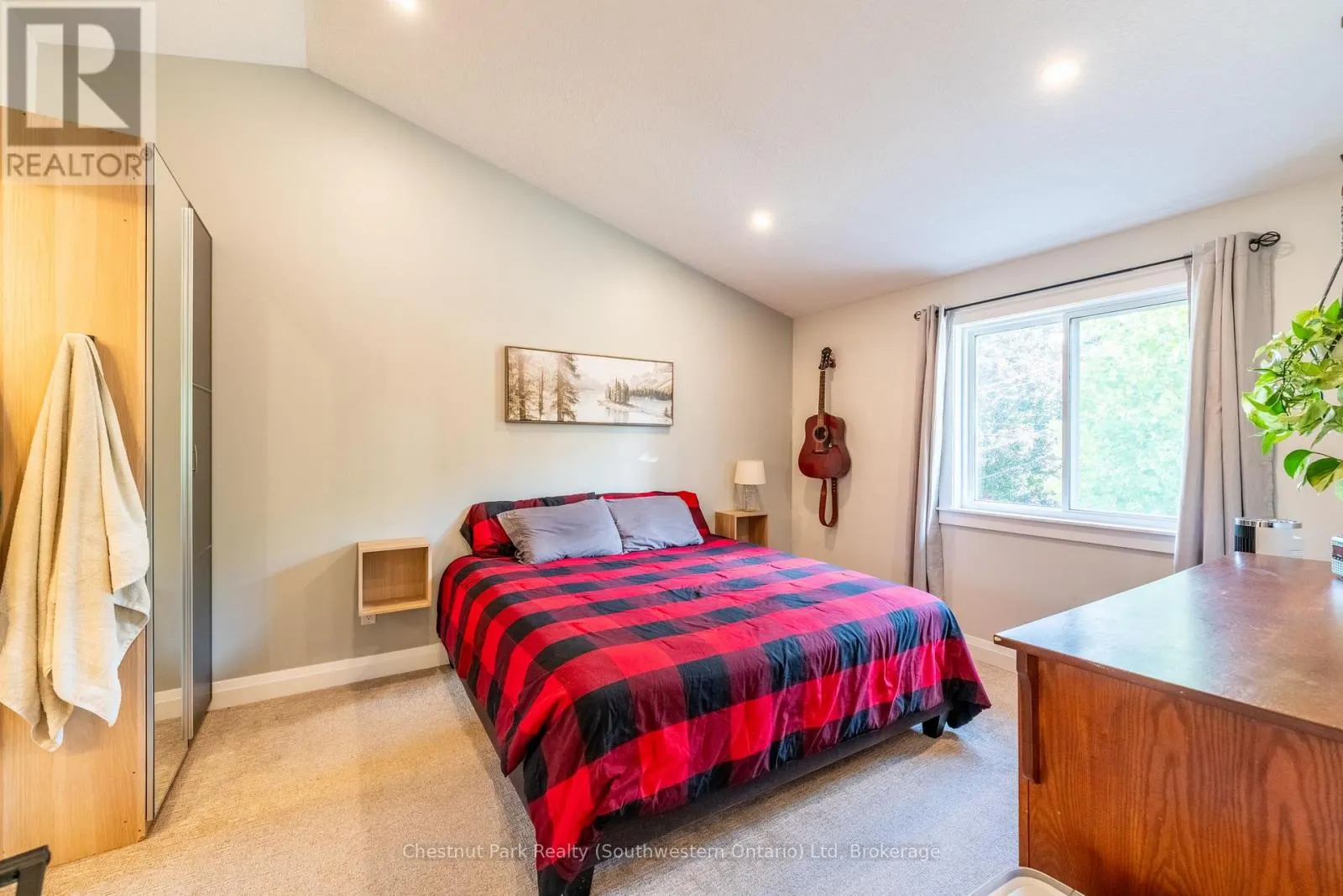 6 GOLDIE AVENUE