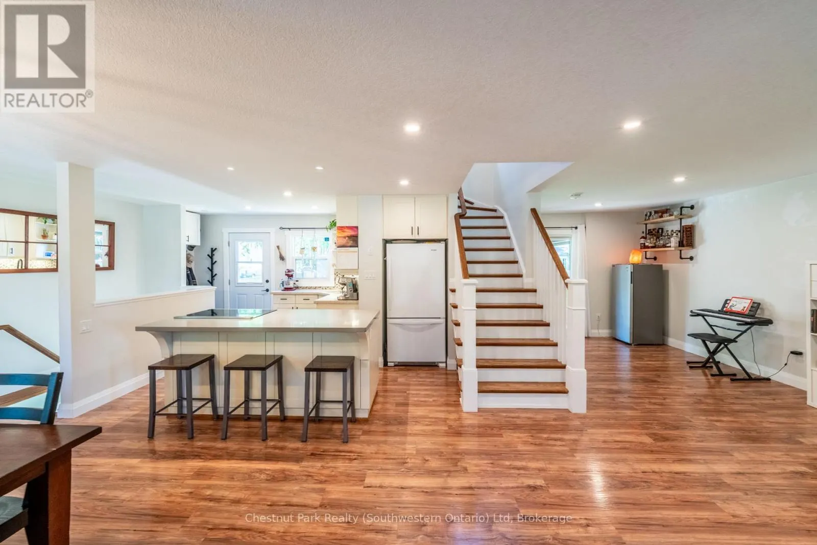 6 GOLDIE AVENUE